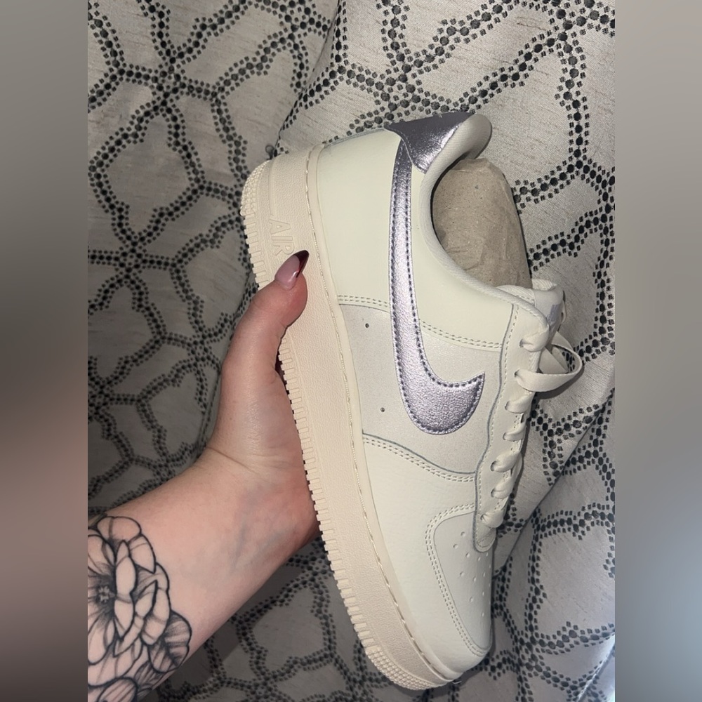 Nike air force 1 ‘07  oxygen purple/sail